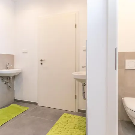 Fuer 8 Personen In Ehemaligem Weingut Mit 4 Schlafzimmern Apartment