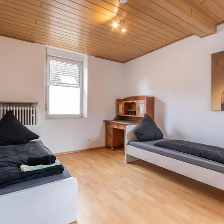 Fuer 8 Personen In Ehemaligem Weingut Mit 4 Schlafzimmern Appartement