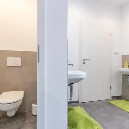 Appartement Fuer 8 Personen In Ehemaligem Weingut Mit 4 Schlafzimmern *