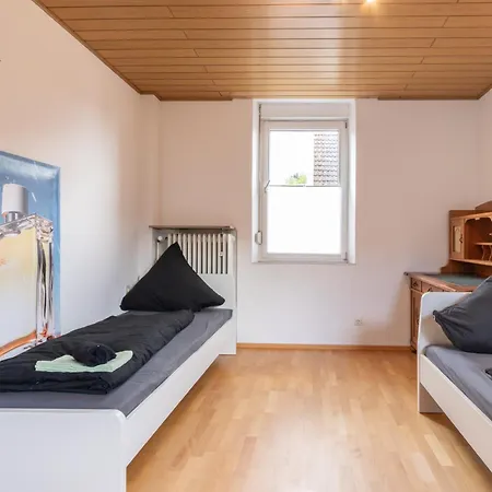 Fuer 8 Personen In Ehemaligem Weingut Mit 4 Schlafzimmern Apartment *