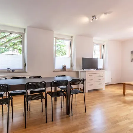 Appartement Fuer 8 Personen In Ehemaligem Weingut Mit 4 Schlafzimmern