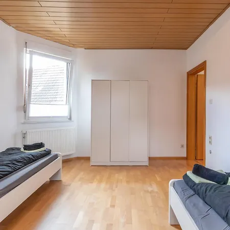 Fuer 8 Personen In Ehemaligem Weingut Mit 4 Schlafzimmern Apartment Woerrstadt