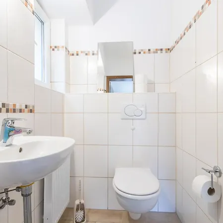 Fuer 8 Personen In Ehemaligem Weingut Mit 4 Schlafzimmern