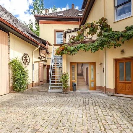 Fuer 8 Personen In Ehemaligem Weingut Mit 4 Schlafzimmern Apartment *