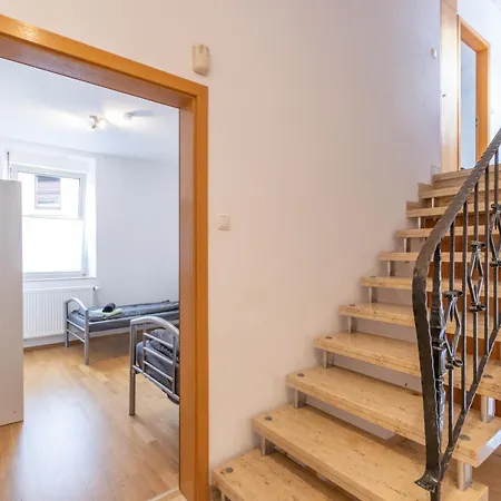 Apartment Fuer 8 Personen In Ehemaligem Weingut Mit 4 Schlafzimmern Woerrstadt