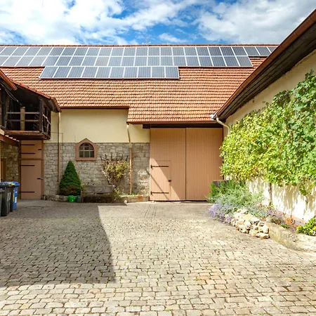 Fuer 8 Personen In Ehemaligem Weingut Mit 4 Schlafzimmern Apartment