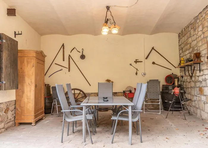 Fuer 8 Personen In Ehemaligem Weingut Mit 4 Schlafzimmern Apartamento *