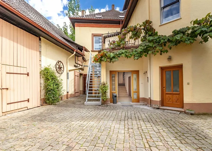 Fuer 8 Personen In Ehemaligem Weingut Mit 4 Schlafzimmern Apartamento *