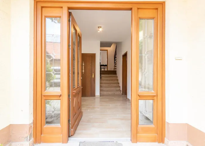 Apartamento Fuer 8 Personen In Ehemaligem Weingut Mit 4 Schlafzimmern *