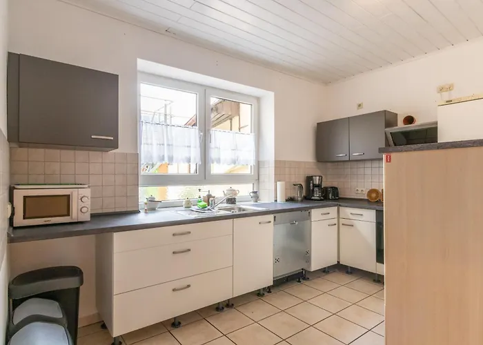 Apartamento Fuer 8 Personen In Ehemaligem Weingut Mit 4 Schlafzimmern